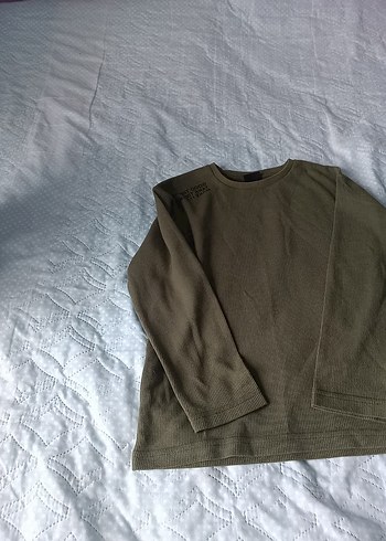8 Yaş Beden 1 adet kapri şort 1 adet sweatshirt
