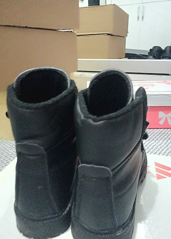 32 Beden siyah Renk Siyah Deri Erkek Çocuk Botu