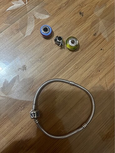  Beden Pandora + 3 charm