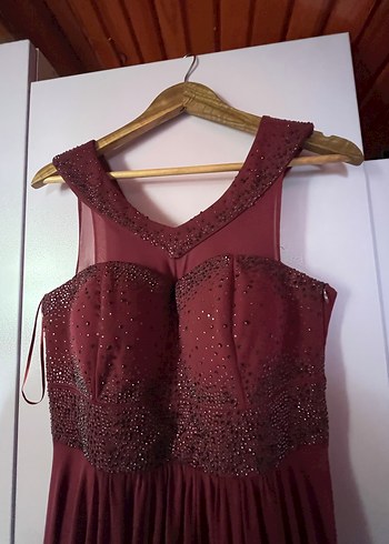 Bordo V Yaka Nakışlı Uzun Abiye Elbise