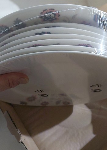 Gri Çiçek Desenli Beyaz Yemek Tabağı kırık beyaz ve incedir - Görsel 5