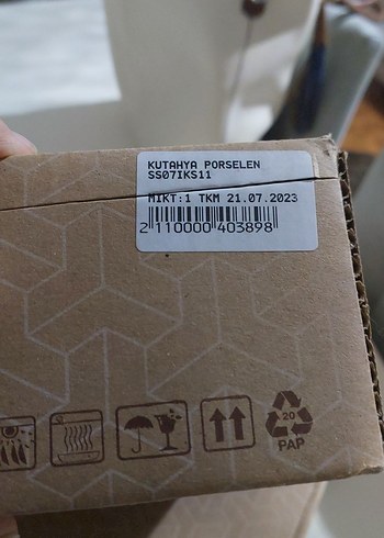 Gri Çiçek Desenli Beyaz Yemek Tabağı kırık beyaz ve incedir - Görsel 6