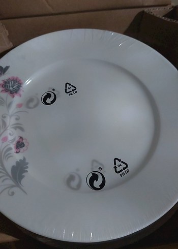 Gri Çiçek Desenli Beyaz Yemek Tabağı kırık beyaz ve incedir - Görsel 3