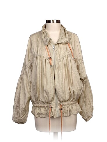 Pull and Bear Yağmurluk %70 İndirimli.