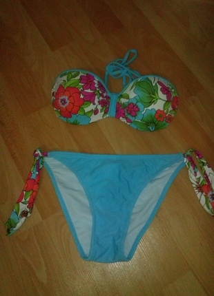 mavi çiçekli bikini