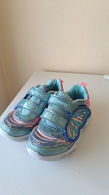 25 skechers 