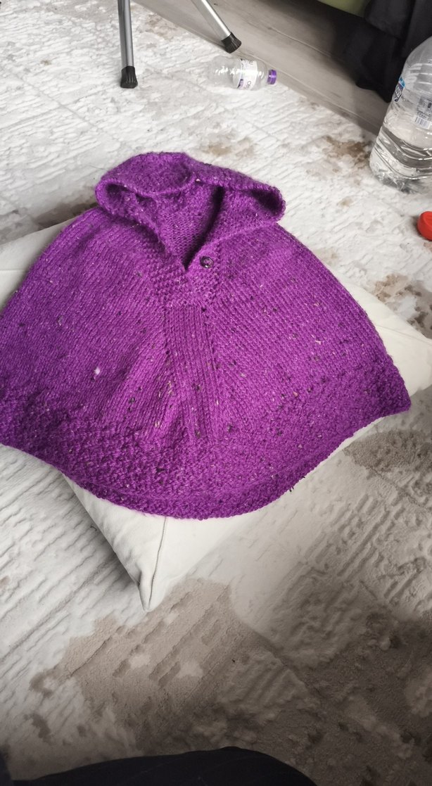 Kız Çocuk Mor Kapüşonlu Örgü Panço - Görsel 3