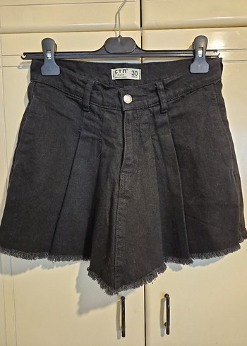 Kadın Siyah Mini Pileli Denim Şort Etek