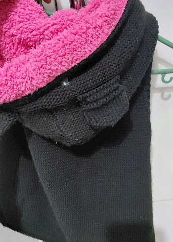 Kız Çocuk Kapüşonlu Triko Siyah Yelek - Görsel 2