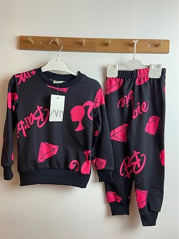 Barbie Zara Takım