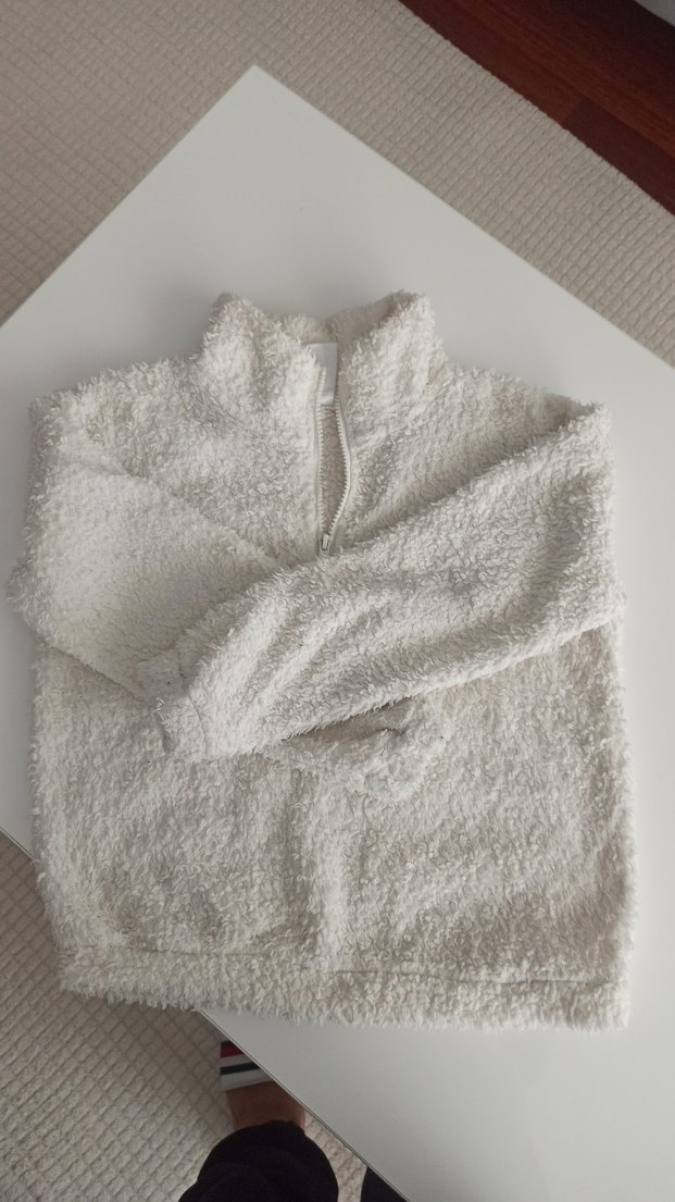 Kız Çocuk Beyaz Yumuşak Yüksek Yakalı Polar - Görsel 2