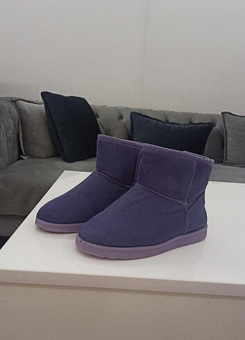 UGG BOT