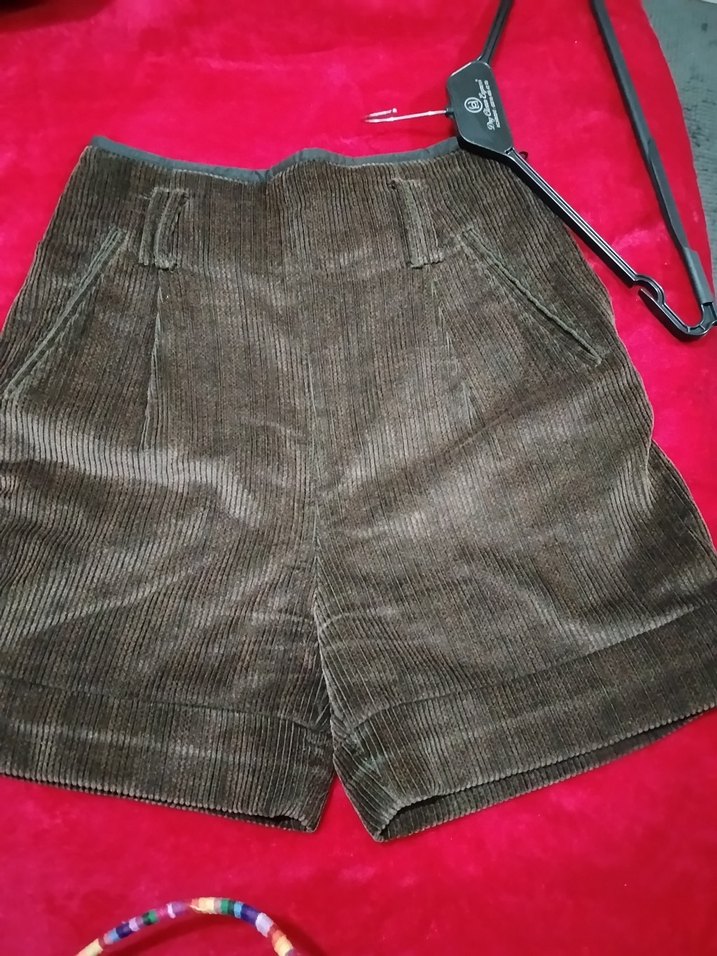 Düğmeli Kahverengi Kadife Mini Şort - Görsel 3