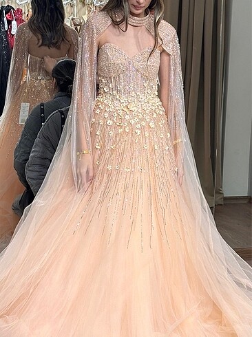 Nişan elbisesi kıyafeti pelerinli - Görsel 4