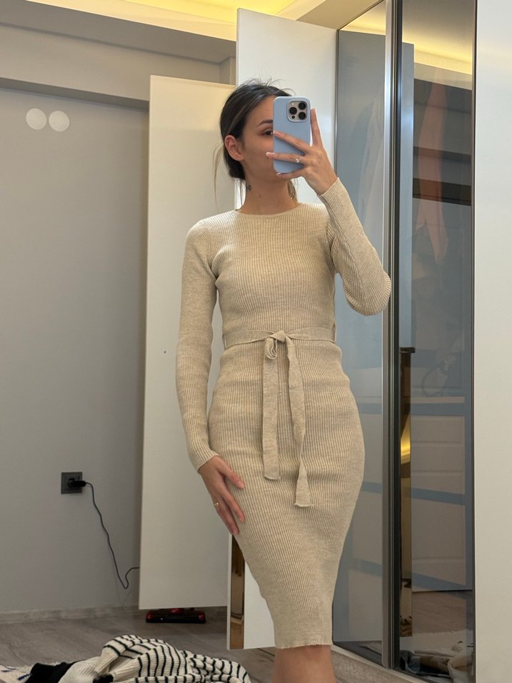 Bej Yüksek Yakalı Midi Triko Elbise - Görsel 2