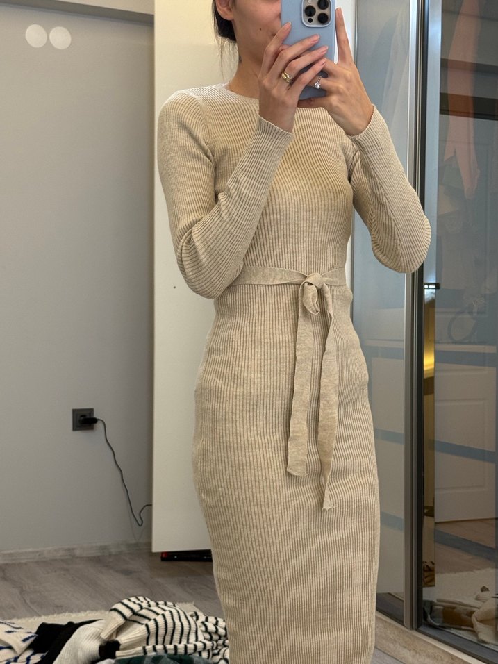 Bej Yüksek Yakalı Midi Triko Elbise - Görsel 4