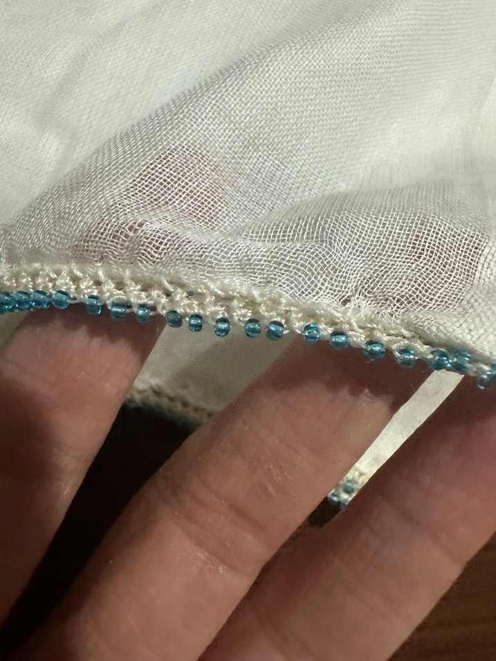 Beyaz boncuk oyalı tülbent - Görsel 2