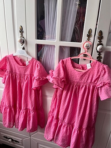 Pembe elbise
