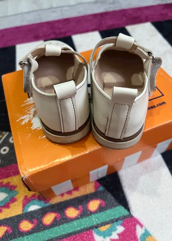 Kız Çocuk Beyaz Tokalı Babet Ayakkabı - Görsel 3