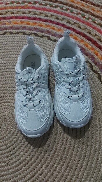 29 Beden beyaz Renk ZARA ÇOCUK SPOR