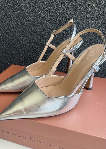 36 Beden Gümüş Renkli Tokalı Stiletto Topuklu Kadın Ayakkabı