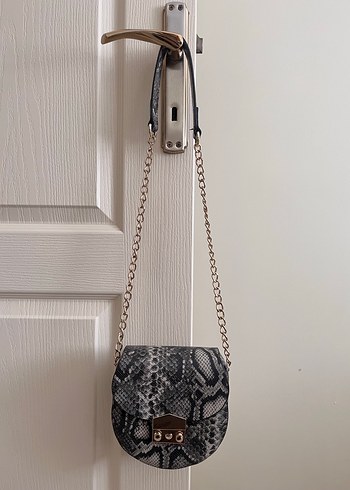 Yılan Desenli Deri Çapraz Çanta - Görsel 4