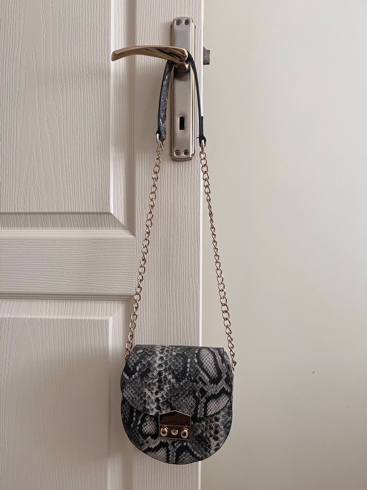 Yılan Desenli Deri Çapraz Çanta - Görsel 2