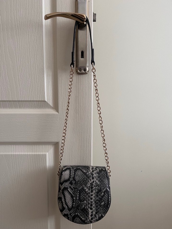 Yılan Desenli Deri Çapraz Çanta - Görsel 3