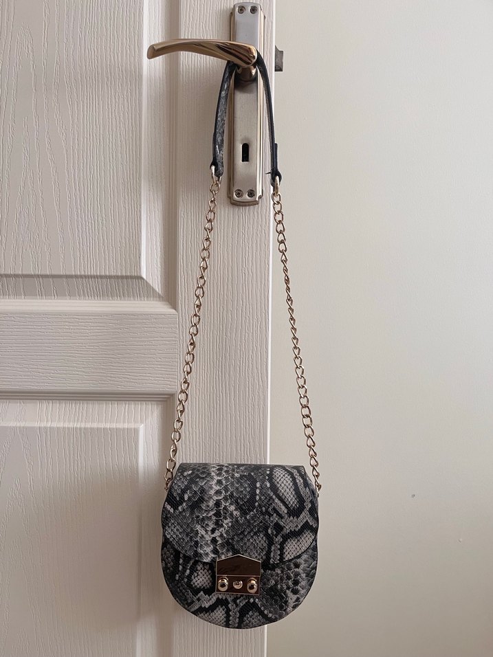 Yılan Desenli Deri Çapraz Çanta - Görsel 4