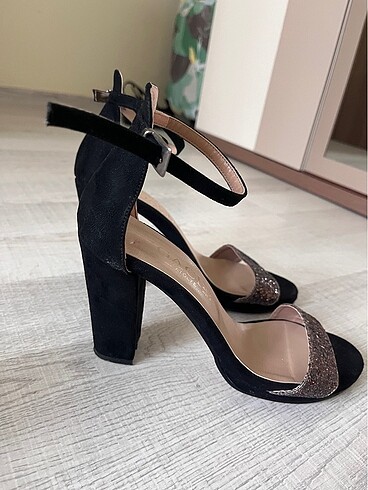 Siyah Topuklu Ayakkabı - Görsel 5