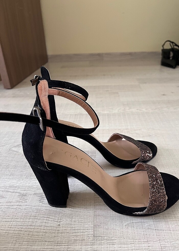 Siyah Topuklu Ayakkabı - Görsel 2