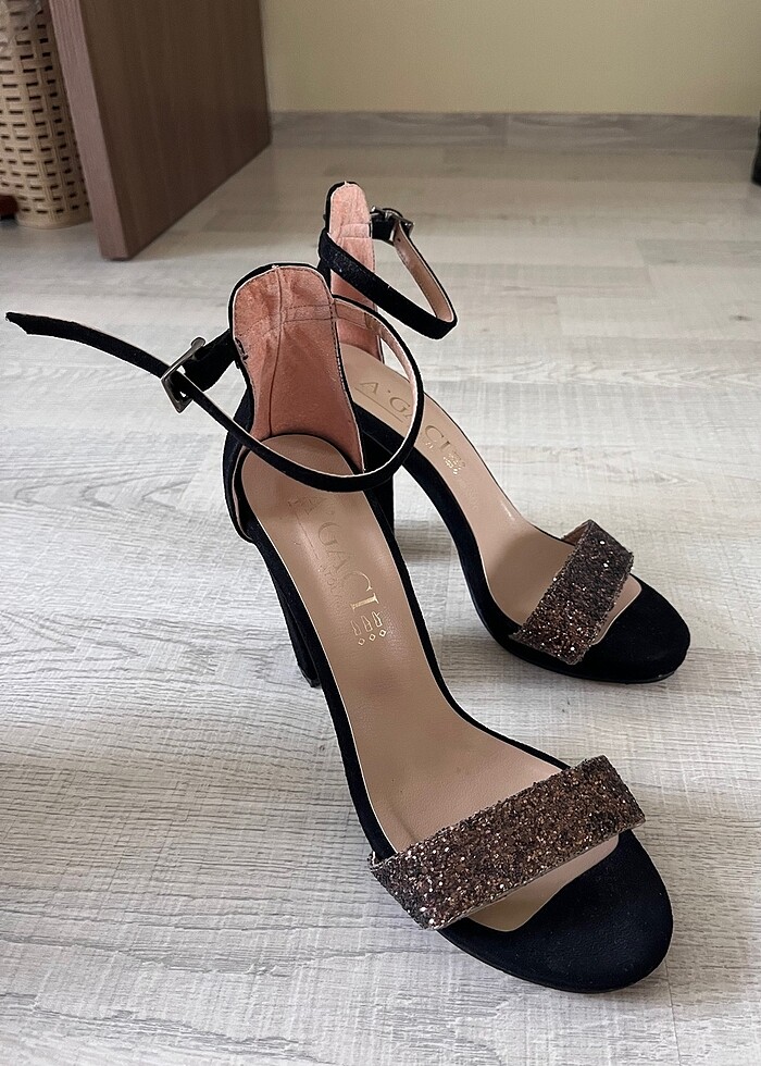Siyah Topuklu Ayakkabı - Görsel 3