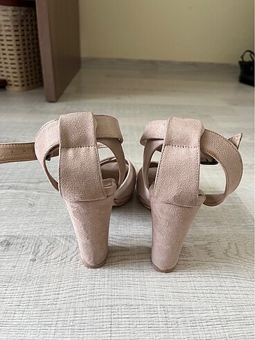 Bej topuklu ayakkabı - Görsel 5