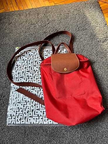 Longchamp kırmızı sırt çantası