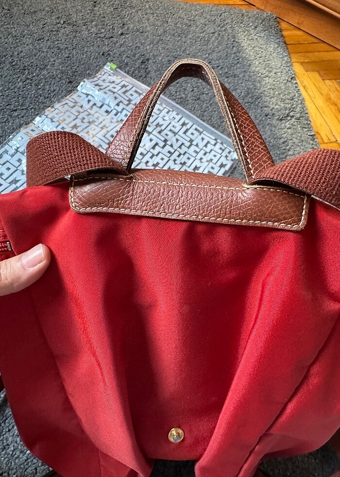 Longchamp kırmızı sırt çantası - Görsel 3
