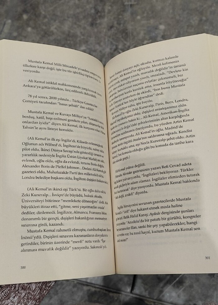 Yılmaz özdil imzalı atatürk kitabı  - Görsel 2