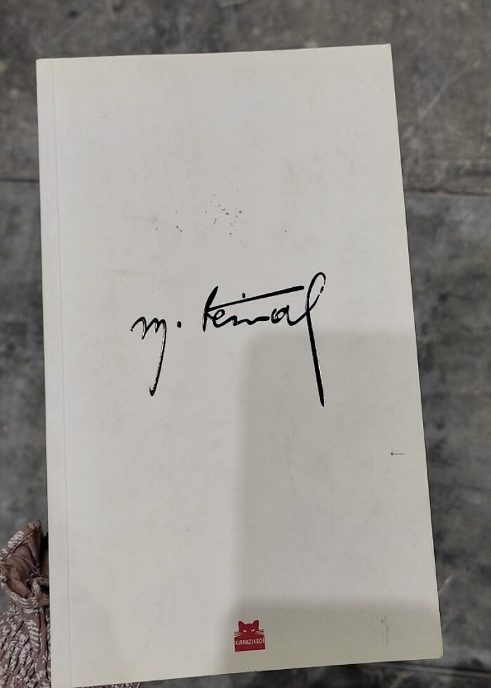 Yılmaz özdil imzalı atatürk kitabı  - Görsel 3