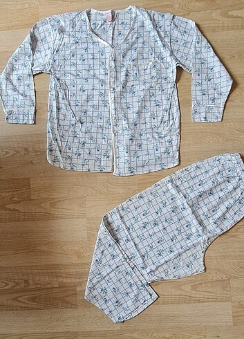 XL bayan çiçekli yaka işlemeli pijama takım. 0 coton.