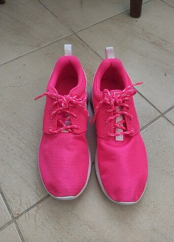 Bayan Nike spor ayakkabi