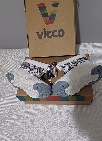 24 Beden beyaz Renk Vicco kar botu