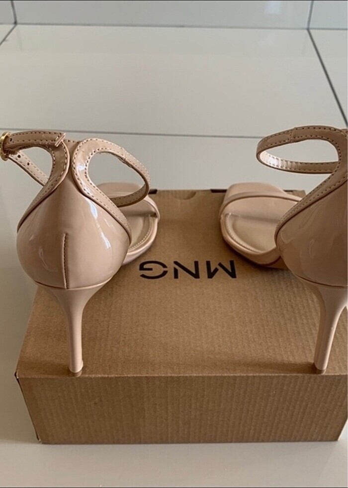 Mango rugan yüzeyli sandalet - Görsel 3