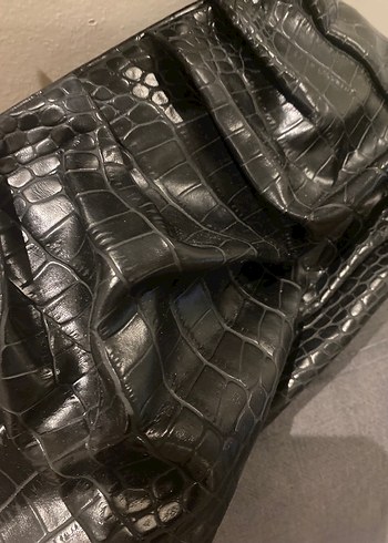 Siyah Yılan Derisi Desenli Tokalı Kadın Çanta - Görsel 3