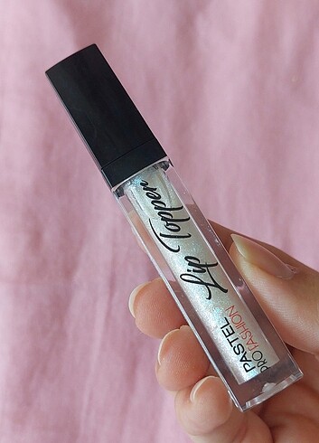 Pastel lip topper