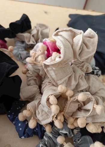 Bej Keten Fırfırlı Saç Tokası - Görsel 2