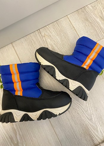 24 Beden Erkek Çocuk Mavi Renkli Spor Bot