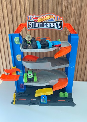 Hot Wheels Çok Katlı Stunt Garajı Oyuncak Araba