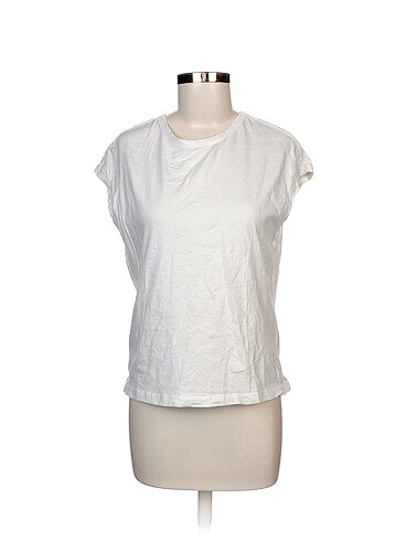 Mango T-shirt %70 İndirimli.