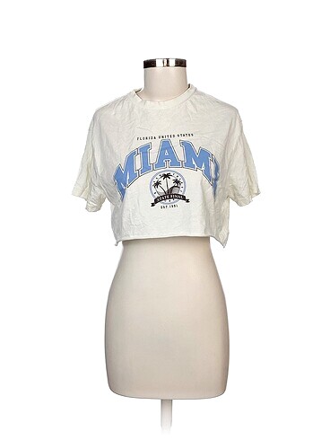 Pull and Bear T-shirt %70 İndirimli.