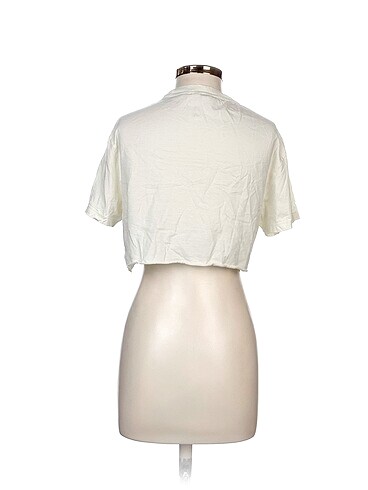 m Beden Pull and Bear T-shirt %70 İndirimli.