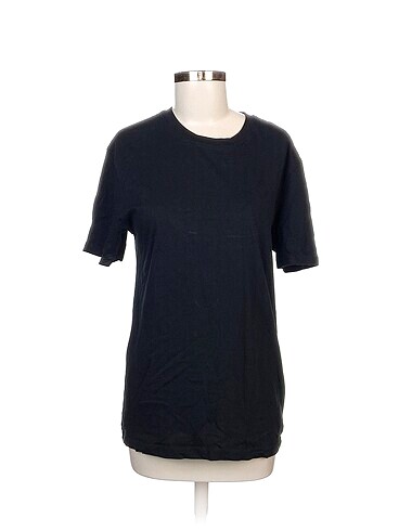 Defacto T-shirt %70 İndirimli.